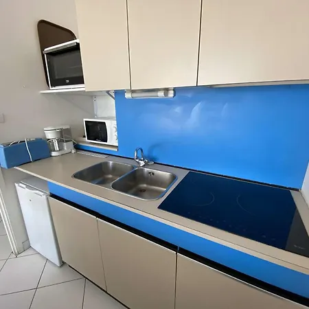 2 Pieces Avec Piscine Et Parking A Port Camargue - Fr-1-250-113 דירה