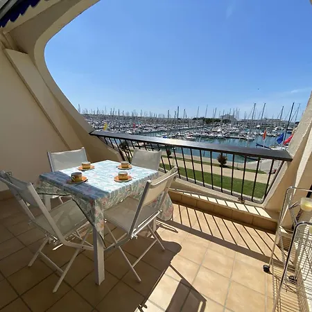דירה 2 Pieces Avec Piscine Et Parking A Port Camargue - Fr-1-250-113