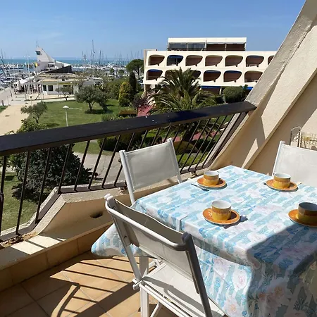 Appartamento 2 Pièces Avec Piscine Et Parking à Port Camargue - Fr-1-250-113 *