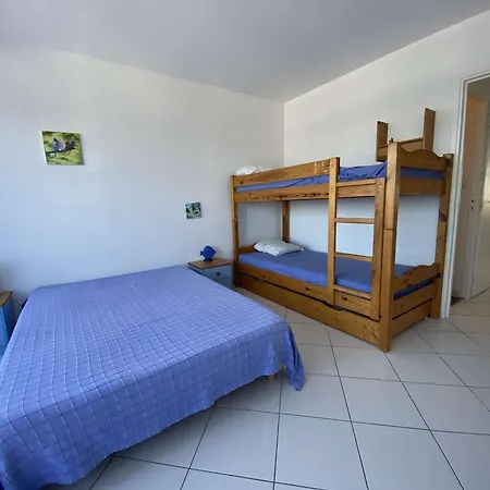 2 Pièces Avec Piscine Et Parking à Port Camargue - Fr-1-250-113