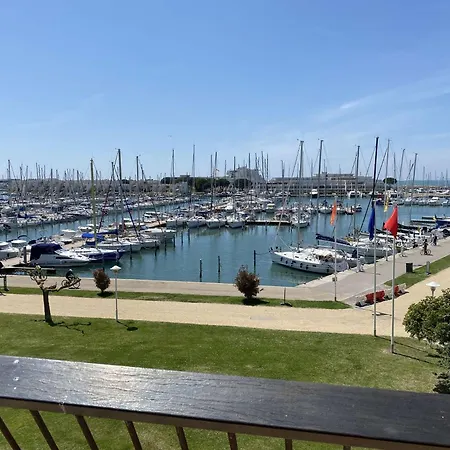 2 Pièces Avec Piscine Et Parking à Port Camargue - Fr-1-250-113 *